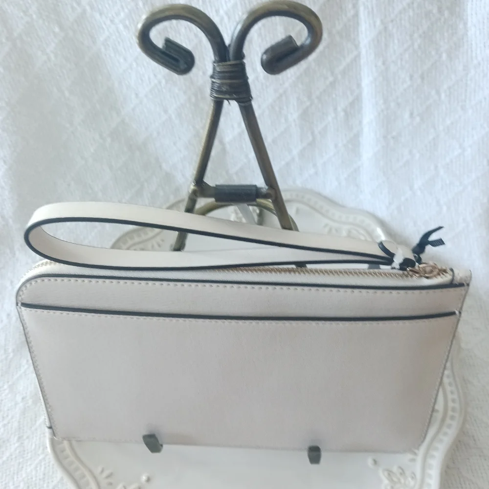 Kate Spade New York × Disney Minnie Mouse Wristlet - Picture 13 of 16